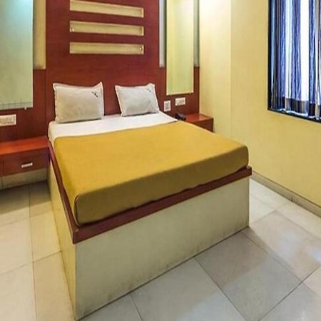 Fabhotel Skylark Inn Nashik Exteriör bild