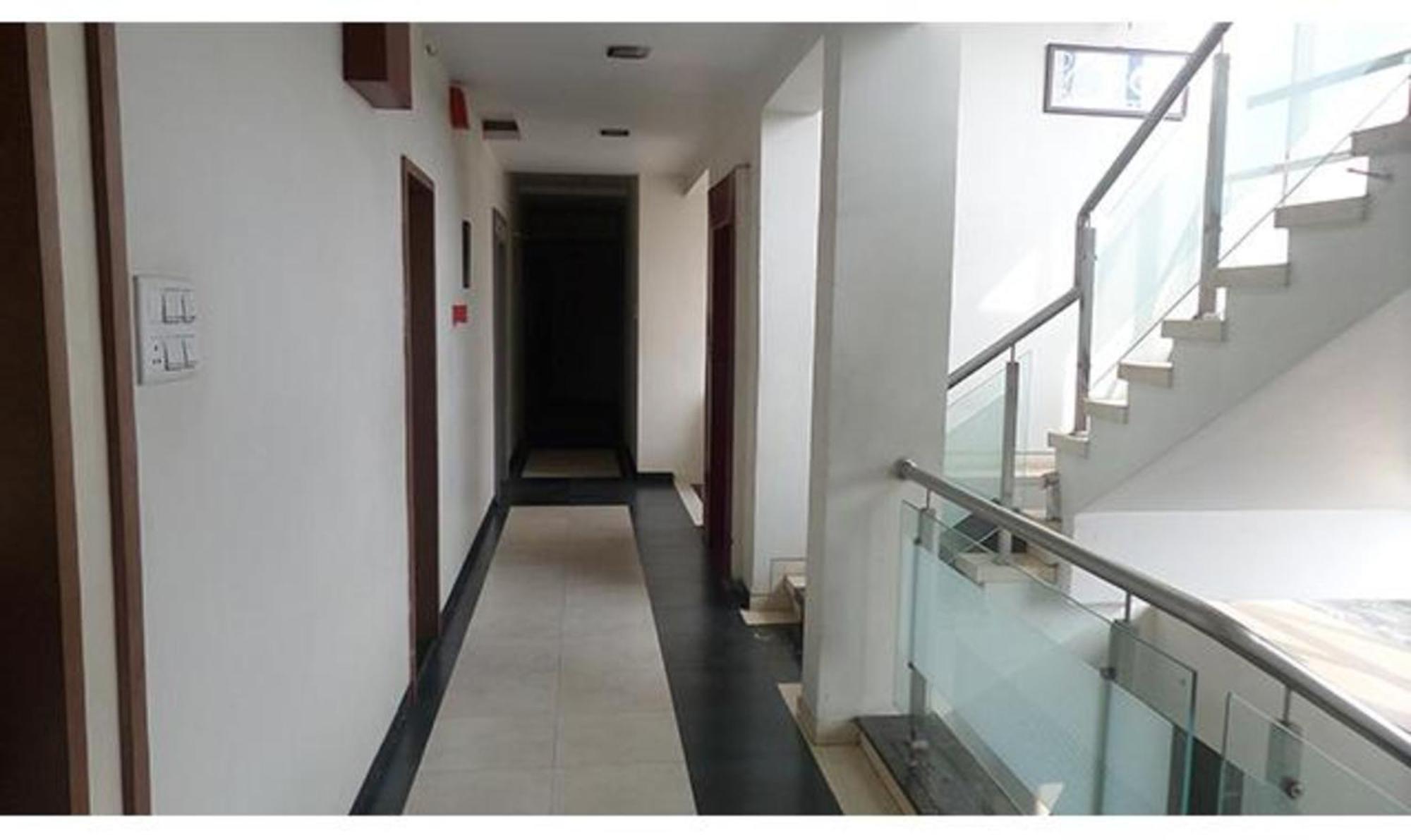 Fabhotel Skylark Inn Nashik Exteriör bild