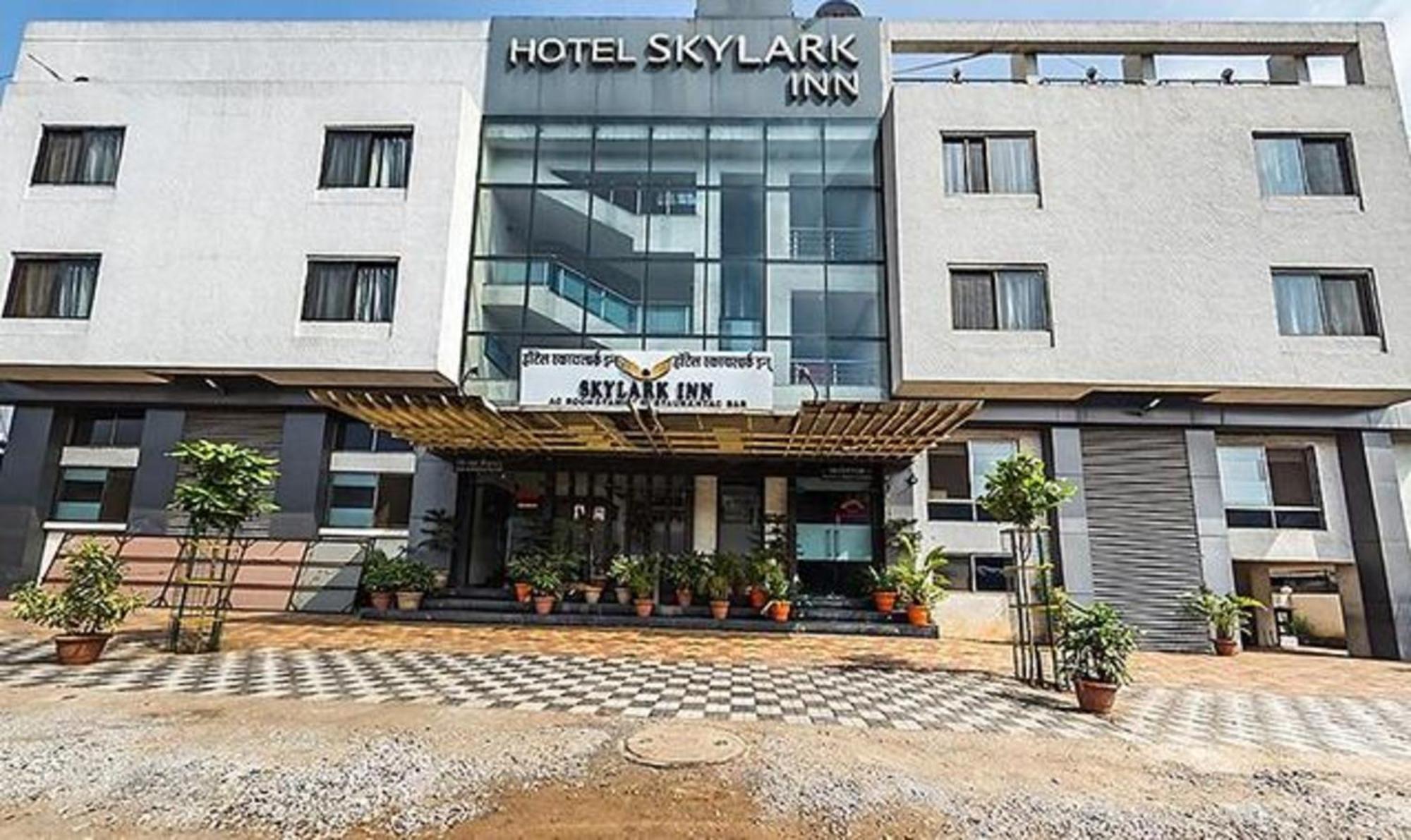 Fabhotel Skylark Inn Nashik Exteriör bild