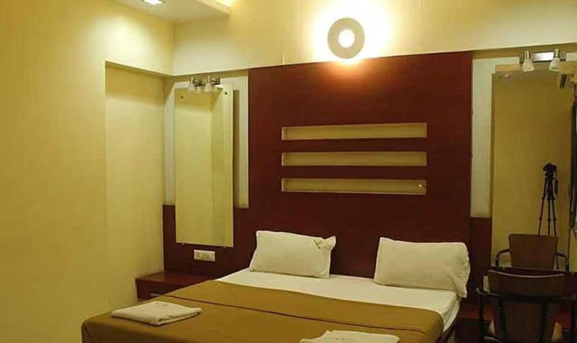 Fabhotel Skylark Inn Nashik Rum bild