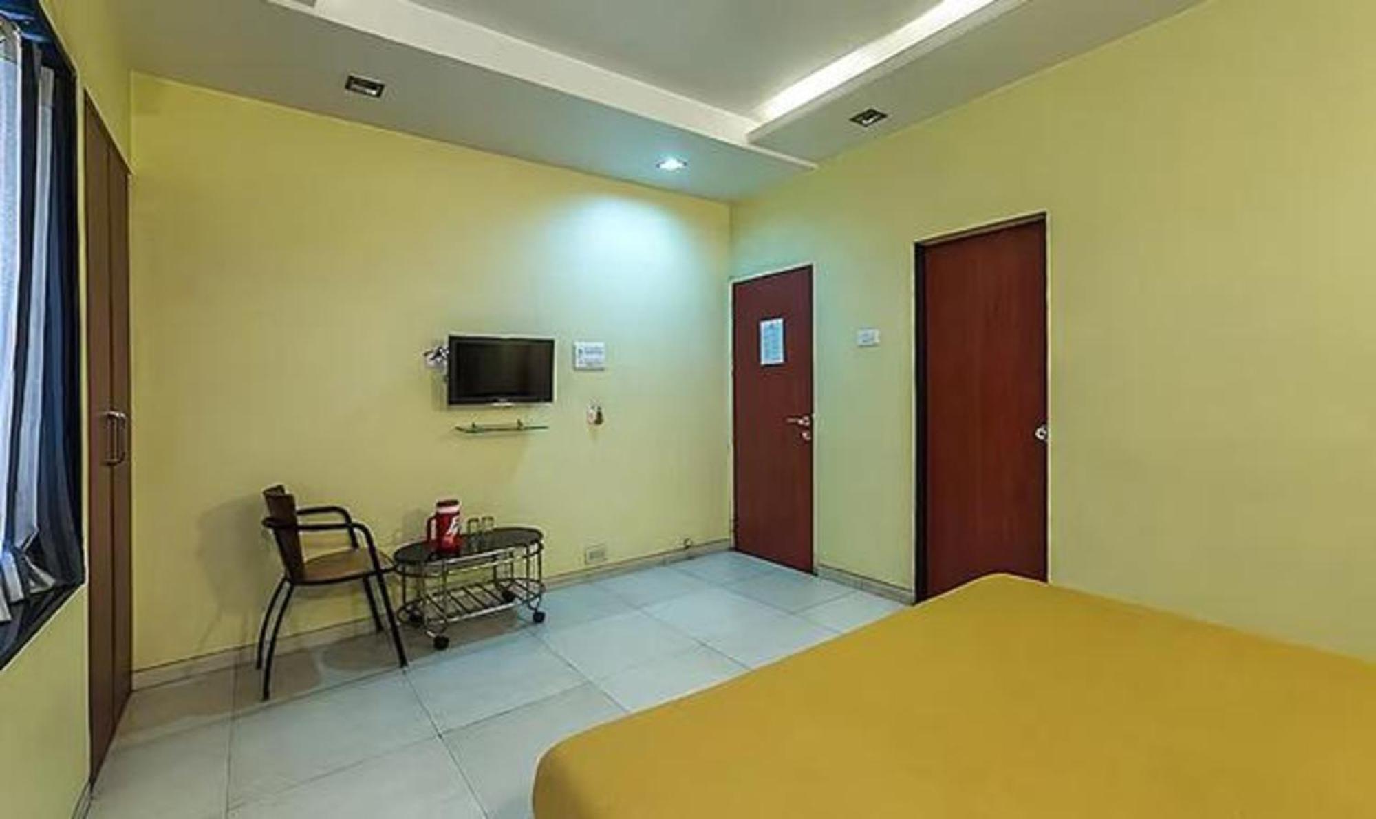 Fabhotel Skylark Inn Nashik Exteriör bild