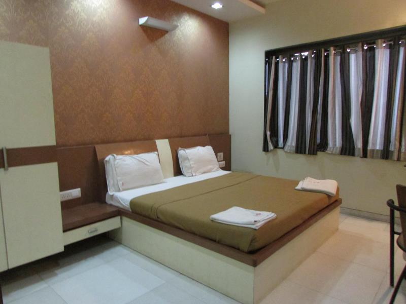 Fabhotel Skylark Inn Nashik Exteriör bild